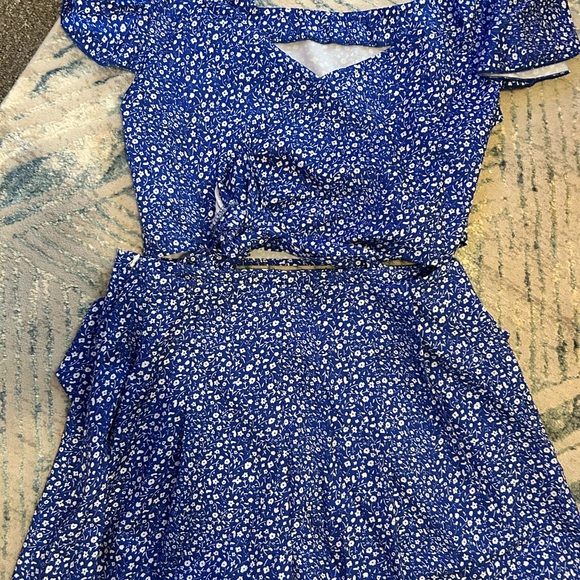 New Floral 2 piece shorts set Sz Small 4/6 - Picture 3 of 6